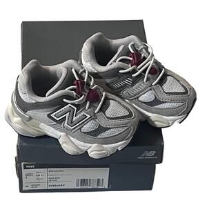 New Balance 9060 Medium Kids Infants Shoes Size: 5 - White/Gray Excellent
